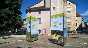 colonne affichage exterieur sur pieds pour expo itinerante Support exposition itinérante Savigny-sur-Grosne