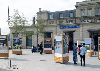 location totem pour expo en extérieur